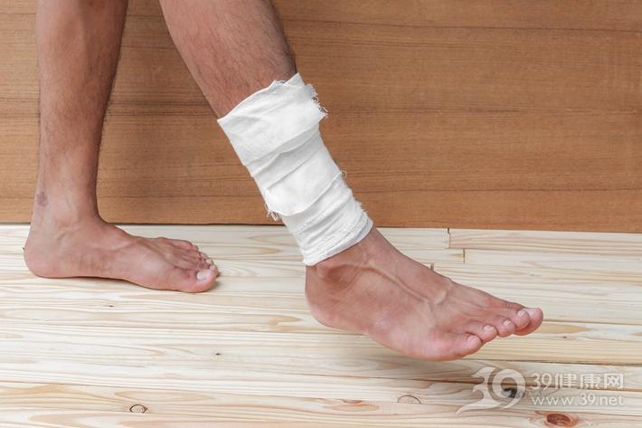 手能摸到脚尖会是强直性脊柱炎吗