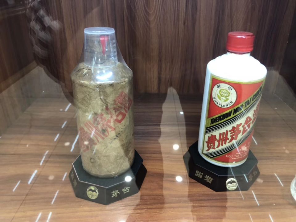 吃螃蟹喝白酒还是啤酒_喝白酒可以吃榴莲吗_吃吉非替尼可以喝白酒吗